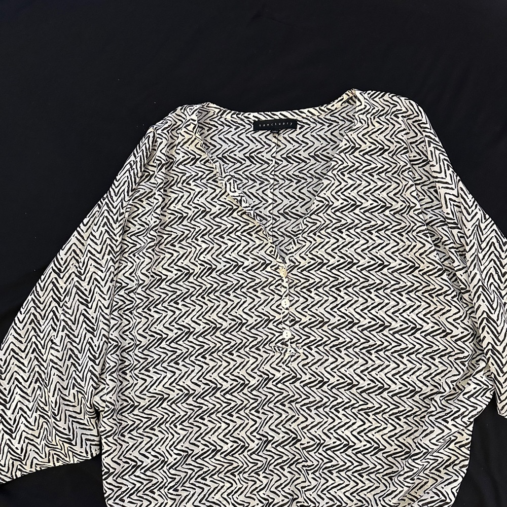Sanctuary blouse, like new. Smoke and pet freer home!